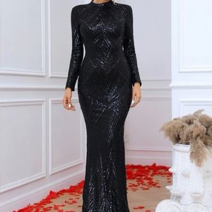 Black mermaid hem sequins formal gown.